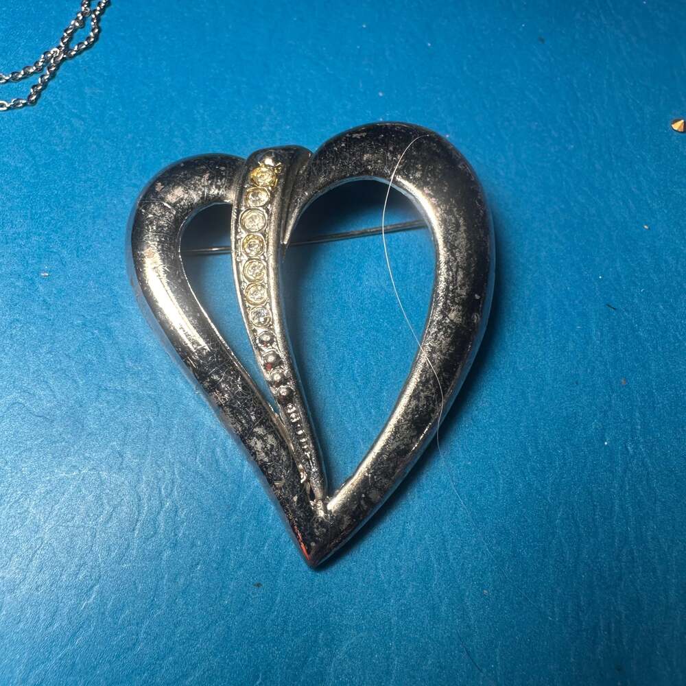 Vintage Gold Tone Open Heart Brooch Pin with Clear Rhinestones